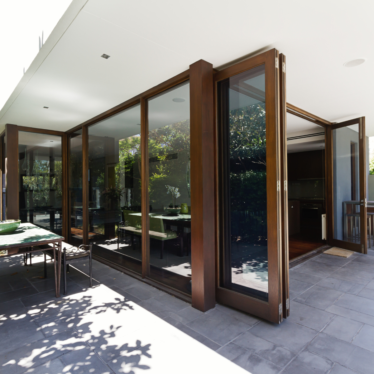 Folding bi fold doors